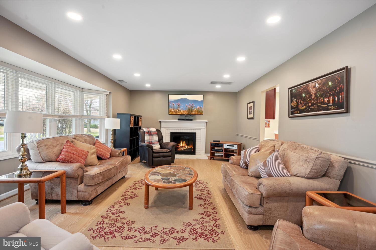 8759 Oxwell Lane Laurel, MD 20708 - Photo 5 of 42 Huge living room