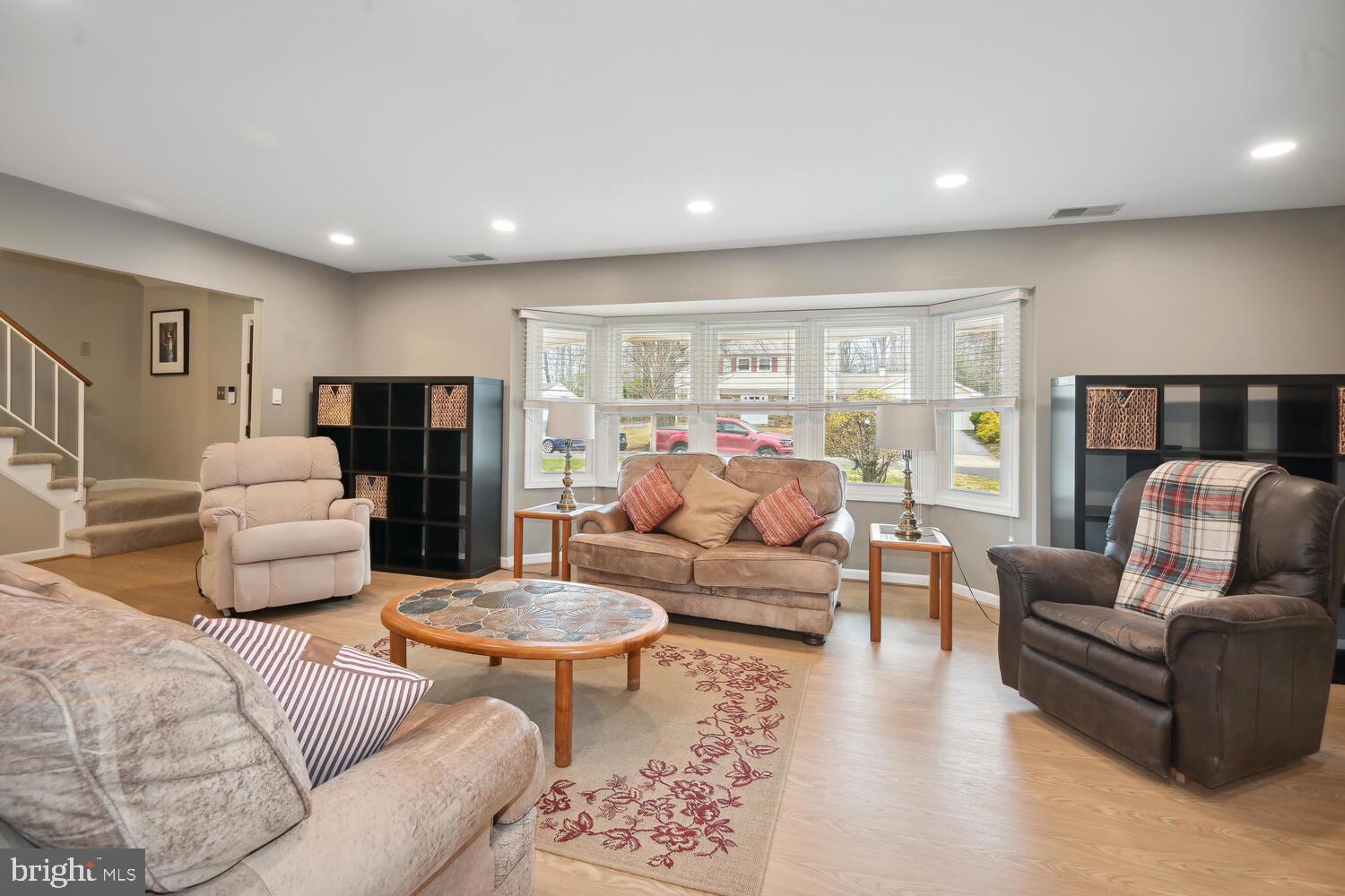 8759 Oxwell Lane Laurel, MD 20708 - Photo 6 of 42 Living room with bay window