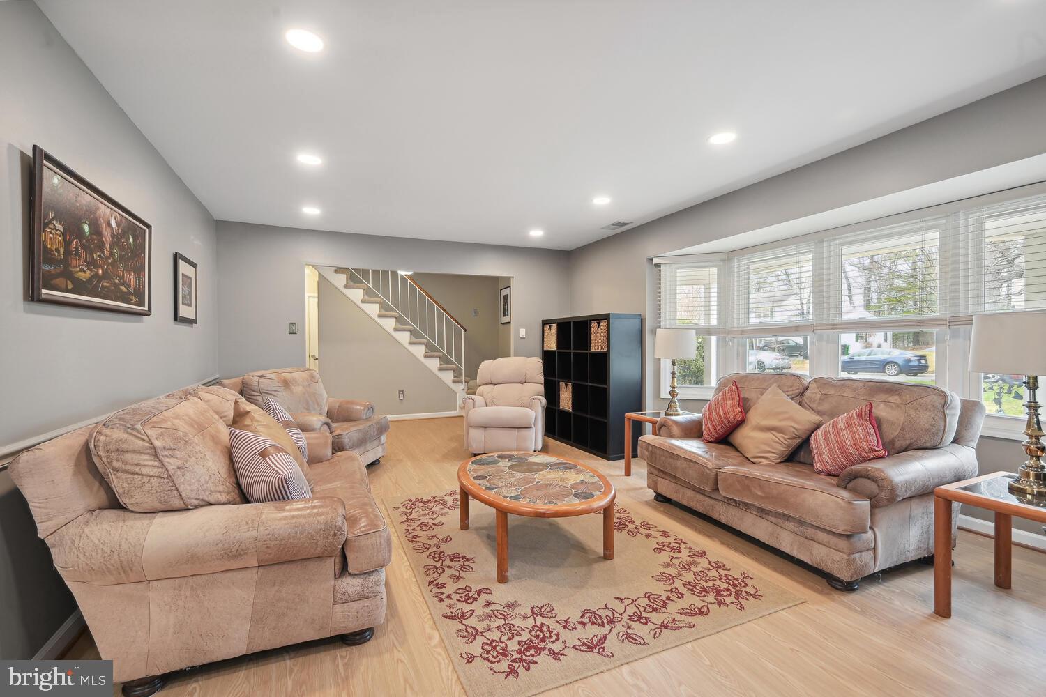 8759 Oxwell Lane Laurel, MD 20708 - Photo 7 of 42 Living room