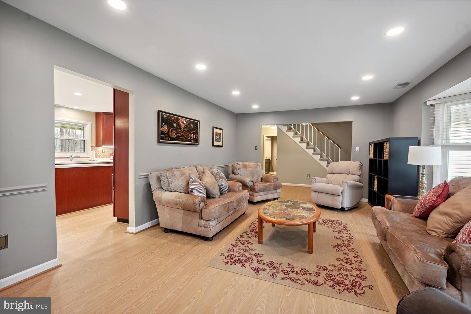8759 Oxwell Lane Laurel, MD 20708 - Photo 8 of 42 Living room
