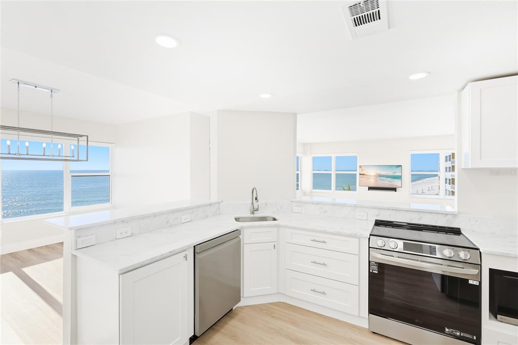 601 Longboat Club Road, Unit 504S Longboat Key, FL 34228 - Photo 6 of 32