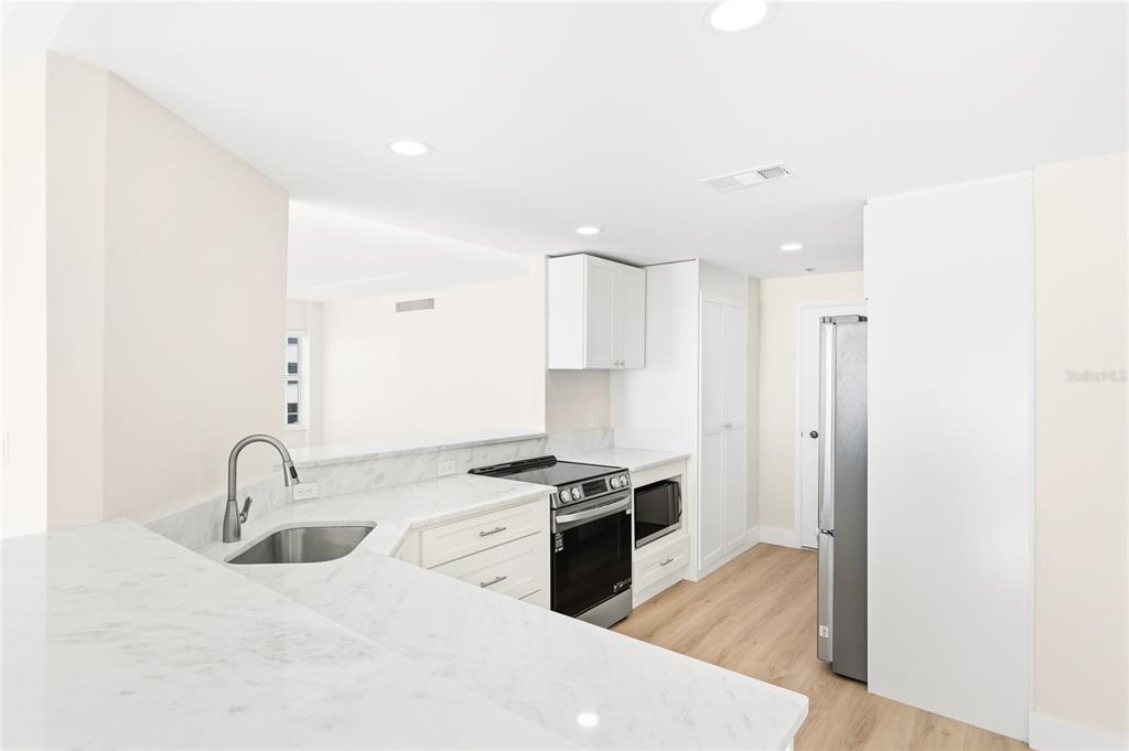 601 Longboat Club Road, Unit 504S Longboat Key, FL 34228 - Photo 8 of 32