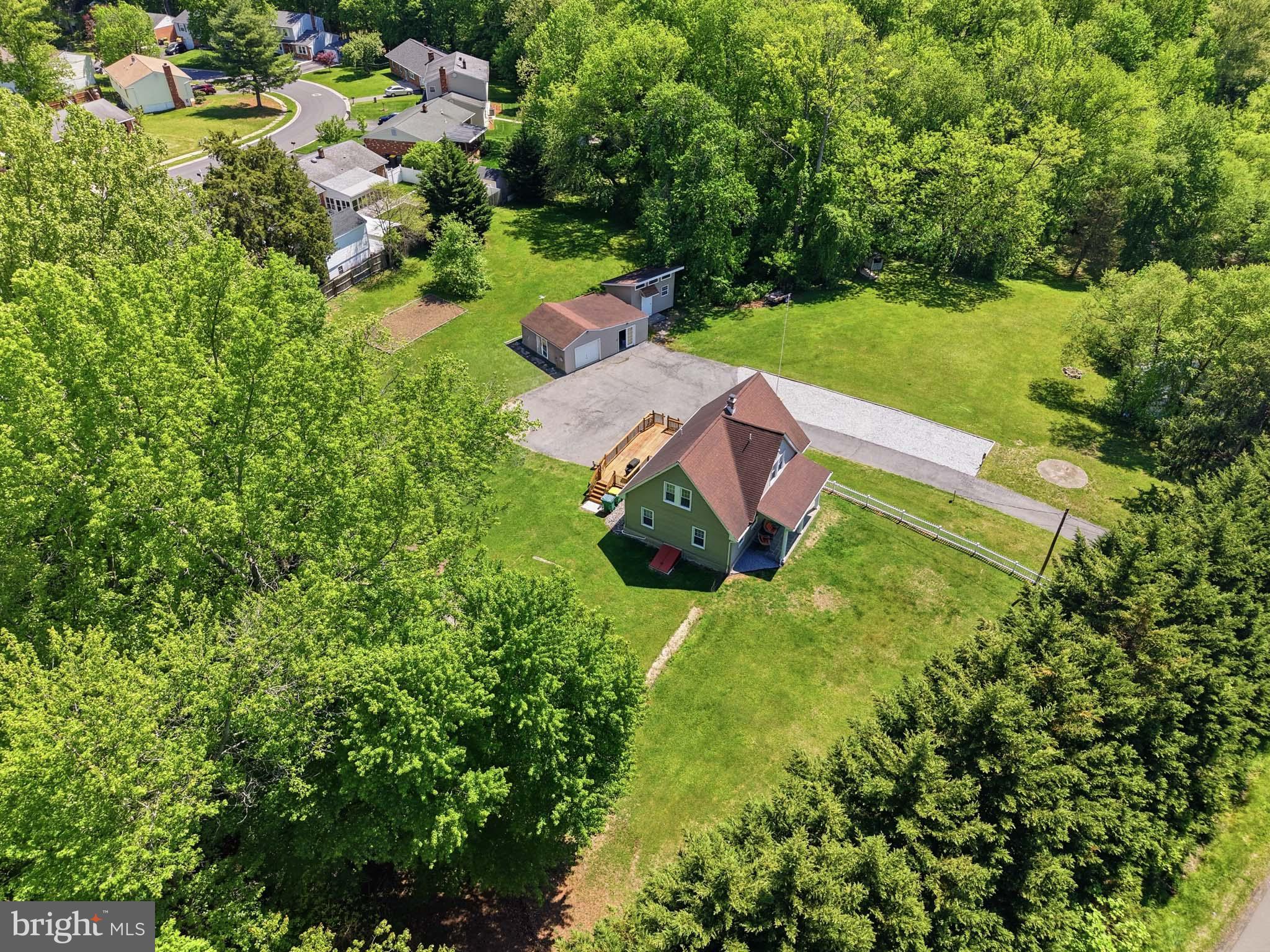 768 Salem Church Road Newark, DE 19702 - Photo 4 of 42 Spacious home nestled in lush greenery.