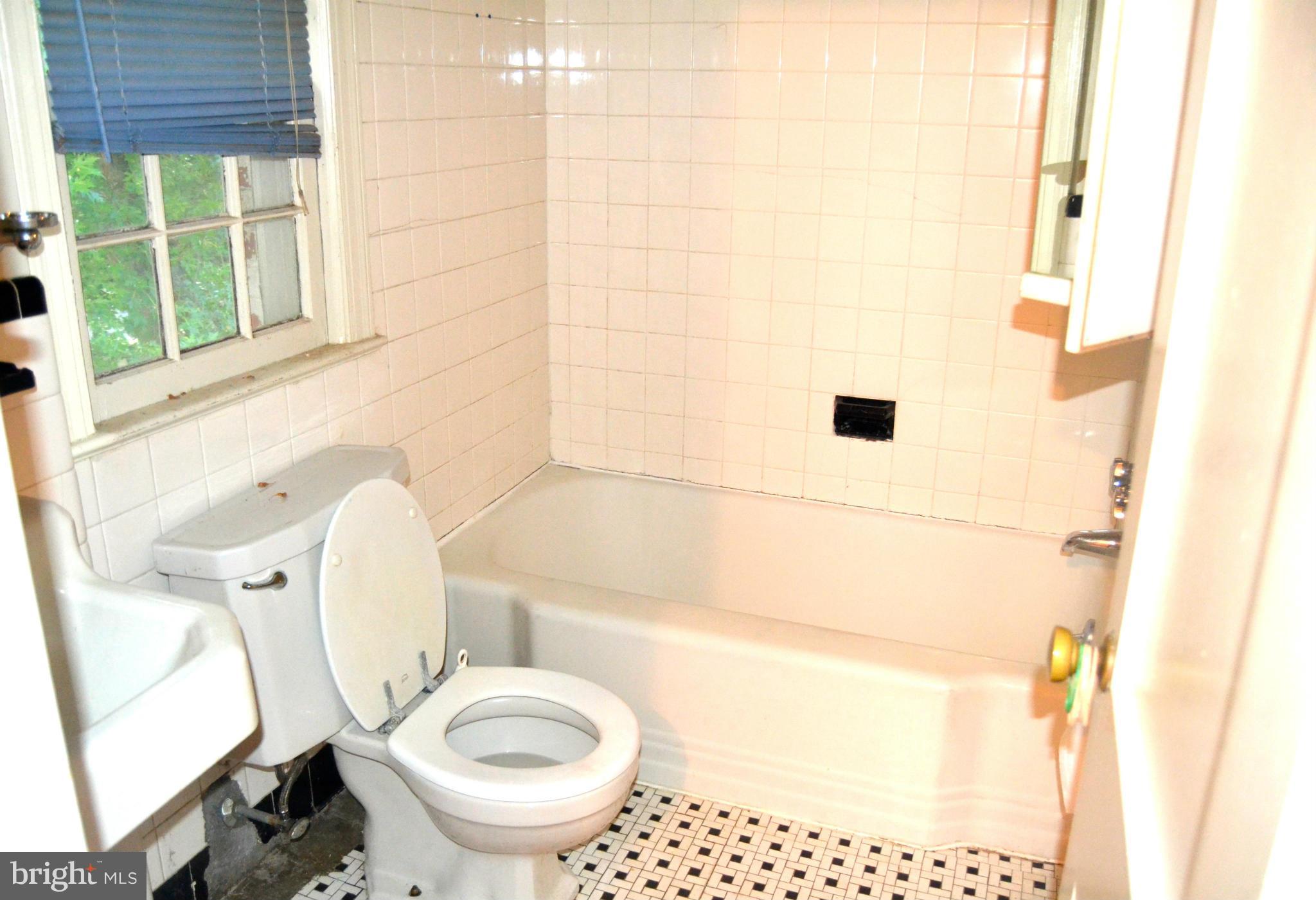 6919 Fairfax Road Bethesda, MD 20814 - Photo 11 of 17 Bath