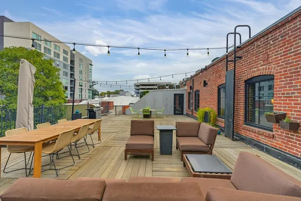 $570,900 | 1725 14th Street, Unit 202, Sacramento, CA 95811