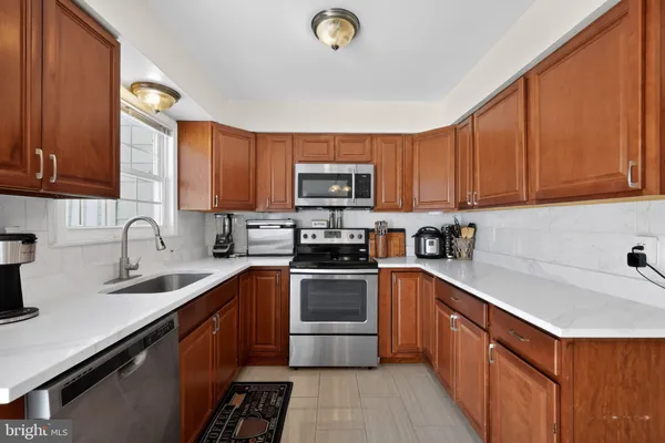 $2,850 | 6118 Bristol Way, Alexandria, VA 22310