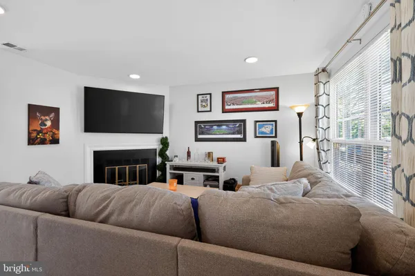 $2,850 | 6118 Bristol Way, Alexandria, VA 22310
