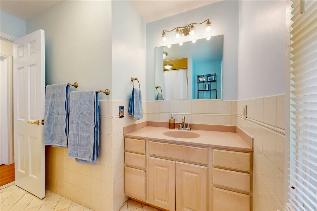 62 Linden Road Barrington, RI 02806 - Photo 23 of 42