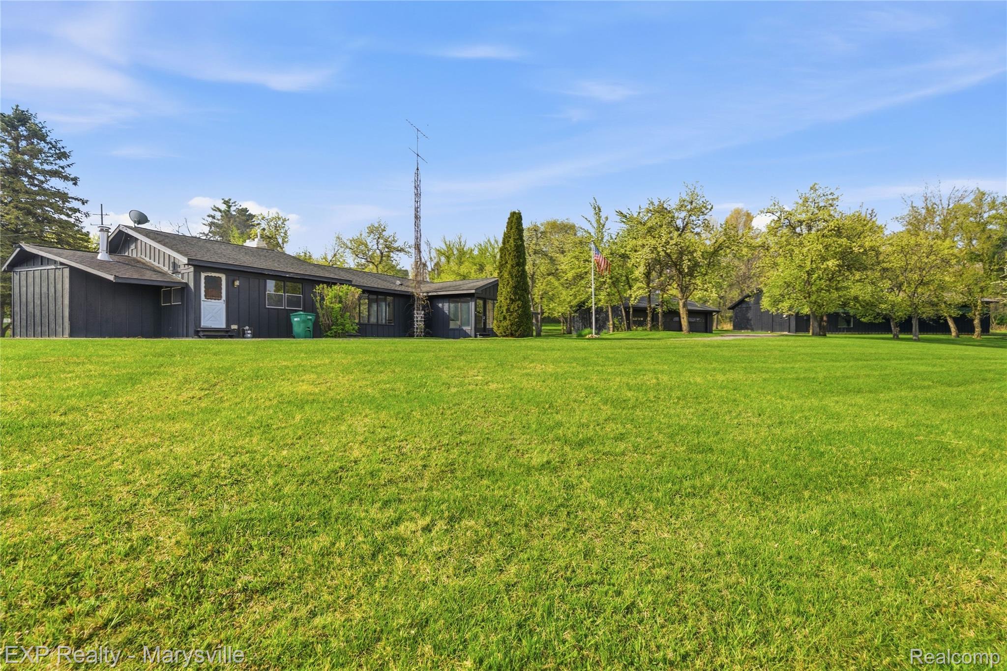 3345 Beach Road Port Huron, MI 48060 - Photo 36 of 89 View of green lawn