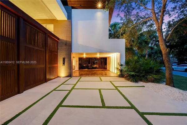 $8,300,000 | 545 Sabal Palm Drive, Key Biscayne, FL 33149