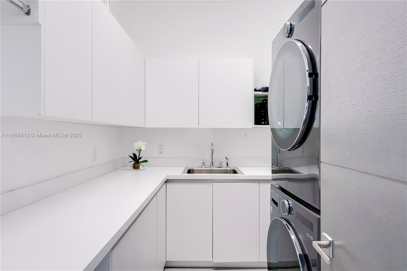 545 Sabal Palm Drive Key Biscayne, FL 33149 - Photo 15 of 100