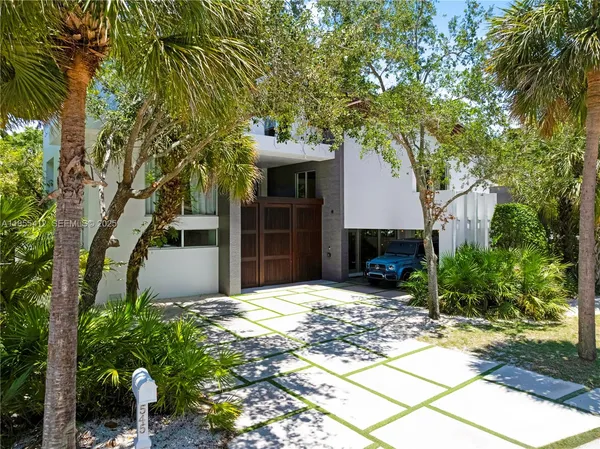 $8,300,000 | 545 Sabal Palm Drive, Key Biscayne, FL 33149