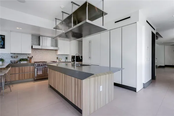 $8,300,000 | 545 Sabal Palm Drive, Key Biscayne, FL 33149