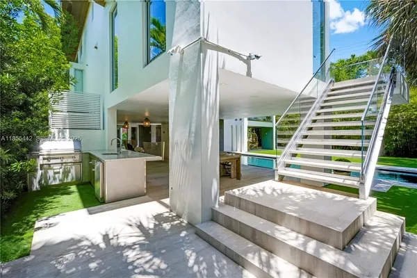 $8,300,000 | 545 Sabal Palm Drive, Key Biscayne, FL 33149