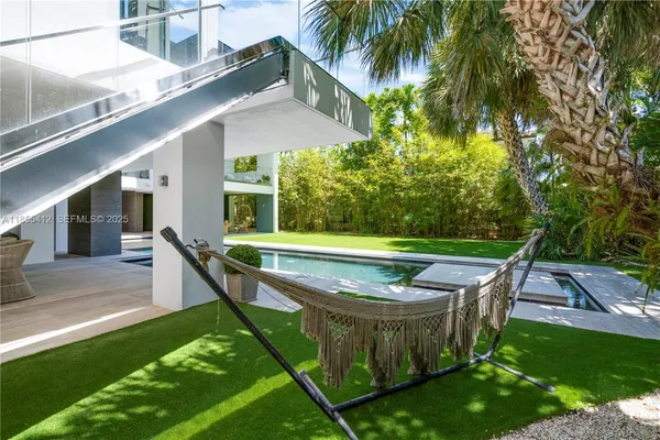 $8,300,000 | 545 Sabal Palm Drive, Key Biscayne, FL 33149