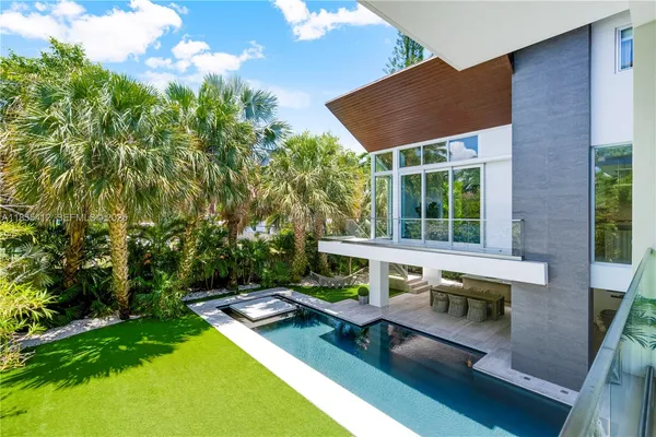$8,300,000 | 545 Sabal Palm Drive, Key Biscayne, FL 33149