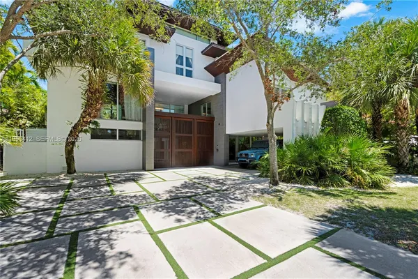 $8,300,000 | 545 Sabal Palm Drive, Key Biscayne, FL 33149