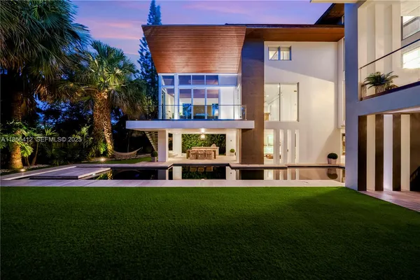 $8,300,000 | 545 Sabal Palm Drive, Key Biscayne, FL 33149