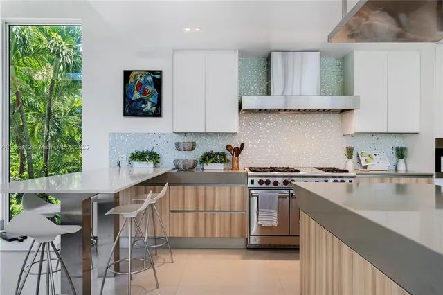 $8,600,000 | 545 Sabal Palm Drive, Key Biscayne, FL 33149