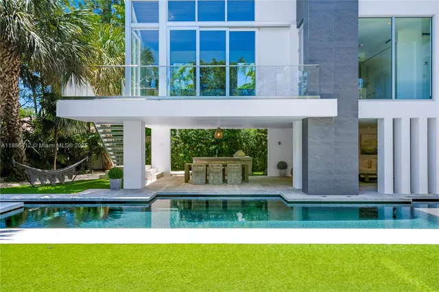 $8,600,000 | 545 Sabal Palm Drive, Key Biscayne, FL 33149