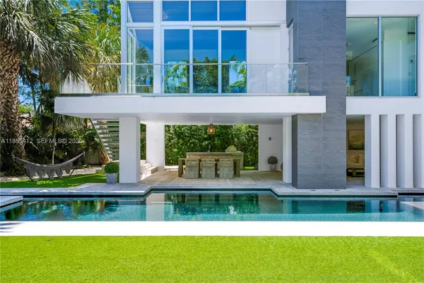 $8,300,000 | 545 Sabal Palm Drive, Key Biscayne, FL 33149