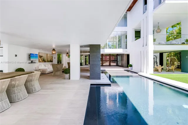 $8,600,000 | 545 Sabal Palm Drive, Key Biscayne, FL 33149