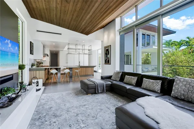 $8,600,000 | 545 Sabal Palm Drive, Key Biscayne, FL 33149