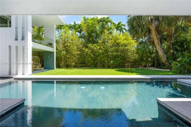 $8,600,000 | 545 Sabal Palm Drive, Key Biscayne, FL 33149