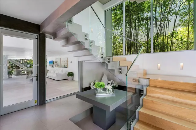 $8,600,000 | 545 Sabal Palm Drive, Key Biscayne, FL 33149