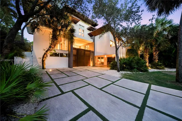 $8,600,000 | 545 Sabal Palm Drive, Key Biscayne, FL 33149