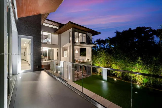 $8,600,000 | 545 Sabal Palm Drive, Key Biscayne, FL 33149