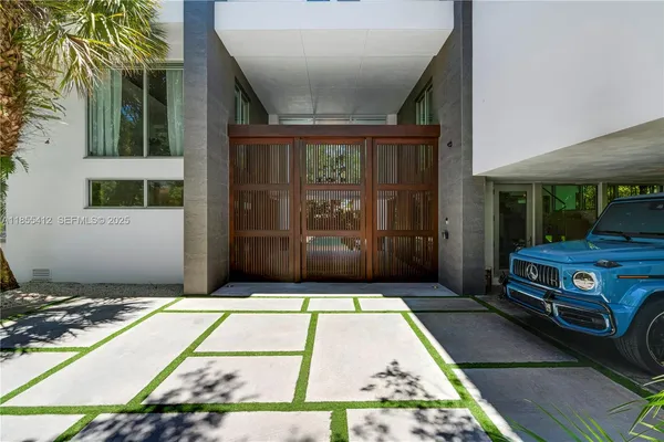 $8,300,000 | 545 Sabal Palm Drive, Key Biscayne, FL 33149