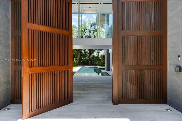 $8,600,000 | 545 Sabal Palm Drive, Key Biscayne, FL 33149