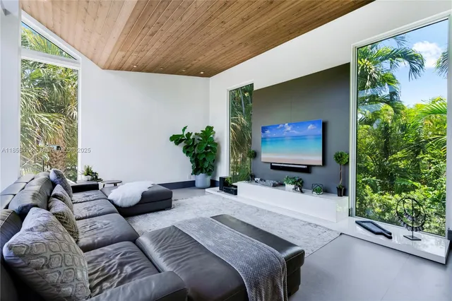 $8,600,000 | 545 Sabal Palm Drive, Key Biscayne, FL 33149