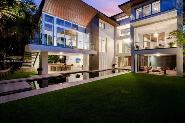 $8,600,000 | 545 Sabal Palm Drive, Key Biscayne, FL 33149