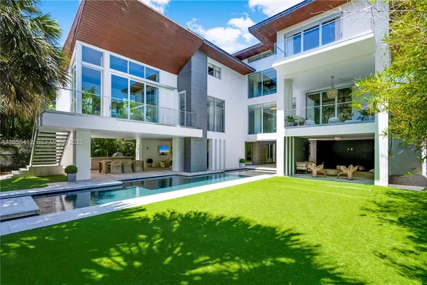 $8,300,000 | 545 Sabal Palm Drive, Key Biscayne, FL 33149