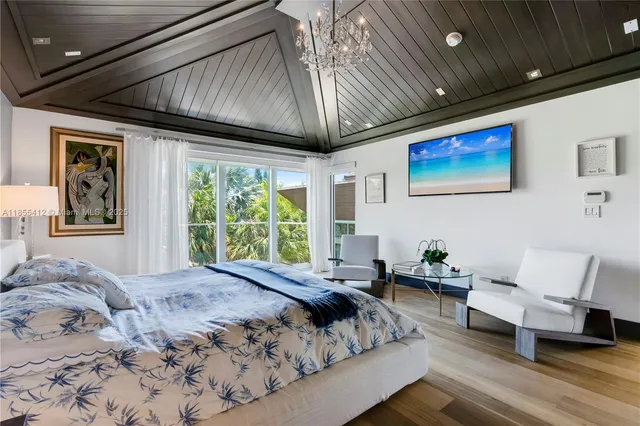 $8,600,000 | 545 Sabal Palm Drive, Key Biscayne, FL 33149