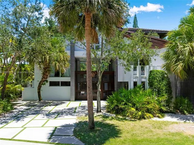 $8,600,000 | 545 Sabal Palm Drive, Key Biscayne, FL 33149