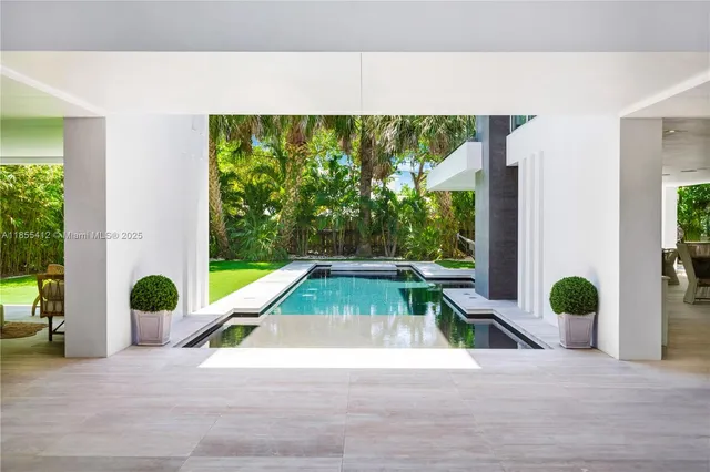 $8,600,000 | 545 Sabal Palm Drive, Key Biscayne, FL 33149