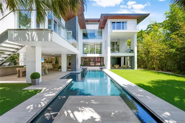 $8,300,000 | 545 Sabal Palm Drive, Key Biscayne, FL 33149