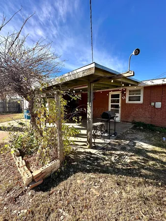 $99,999 | 300 North Briscoe Avenue, Tulia, TX 79088