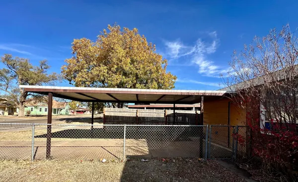 $99,999 | 300 North Briscoe Avenue, Tulia, TX 79088