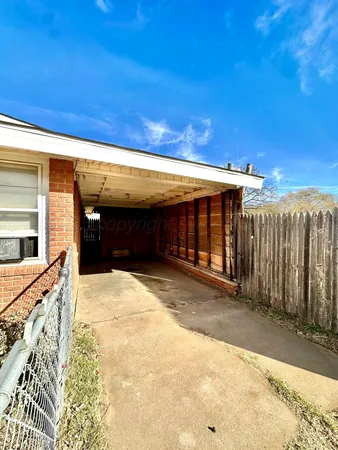 $99,999 | 300 North Briscoe Avenue, Tulia, TX 79088