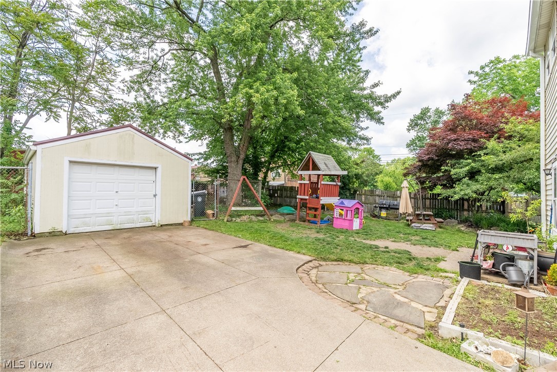 1558 Hampton Road Akron, OH 44305 - Photo 32 of 35