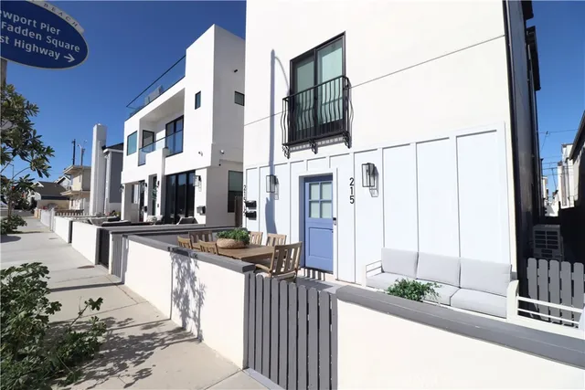 $7,000 | 215 32nd Street, Unit A, Newport Beach, CA 92663
