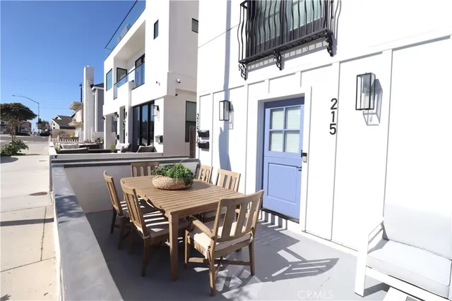 $7,000 | 215 32nd Street, Unit A, Newport Beach, CA 92663