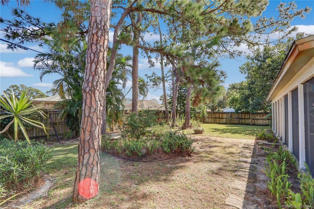 952 Southwest Commonwealth Road Port St. Lucie, FL 34953 - Photo 29 of 33 a backyard of a house with lots of green space