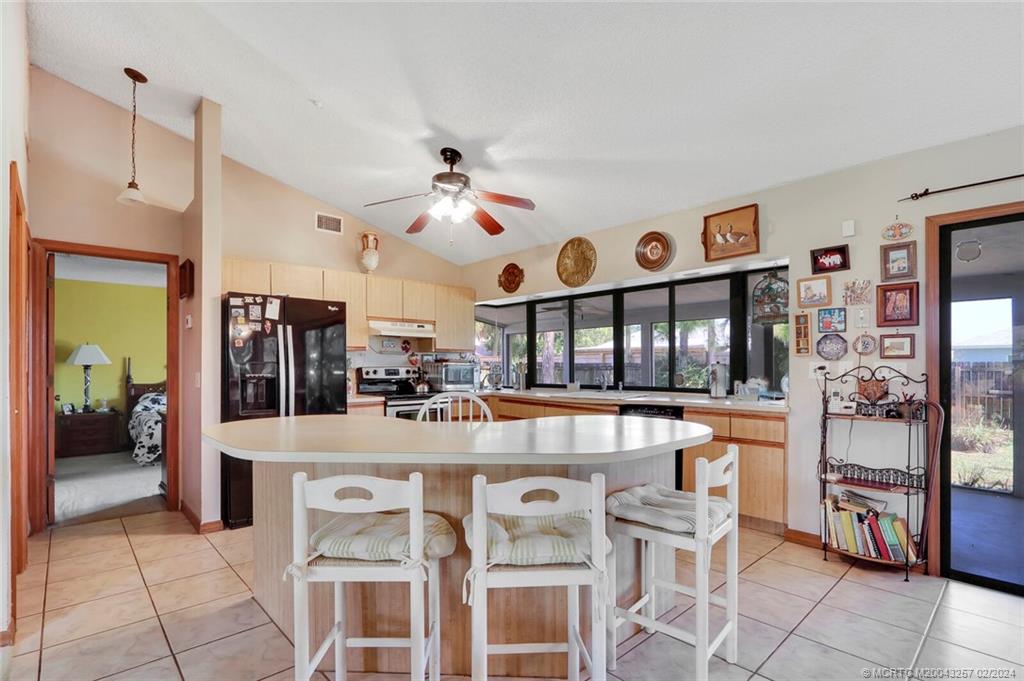952 Southwest Commonwealth Road Port St. Lucie, FL 34953 - Photo 10 of 33 a large kitchen with a table and chairs