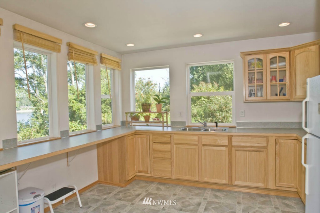 7729 Cooper Point Road Northwest Olympia, WA 98502 - Photo 15 of 15 Gallery Image 15