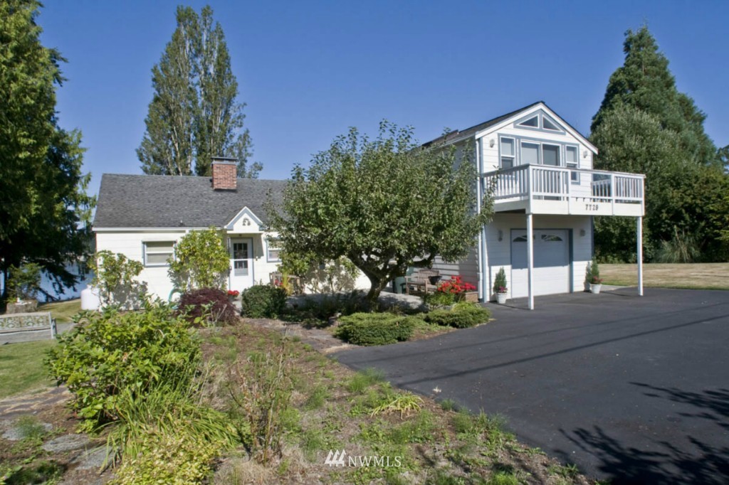 7729 Cooper Point Road Northwest Olympia, WA 98502 - Photo 4 of 15 Gallery Image 4
